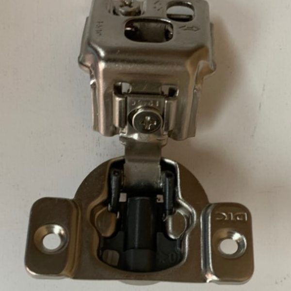 SOFT CLOSE HINGE